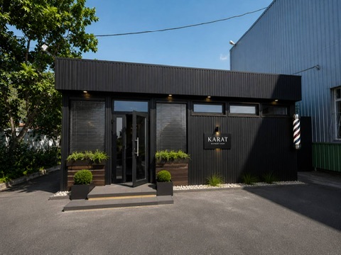 Барбершоп KARAT у Каневі — фасад закладу